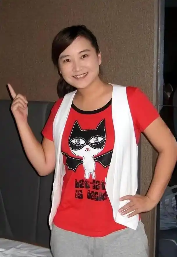 41岁贾玲暴瘦50斤瘦成一道闪电向好莱坞发展了她这回有出息了