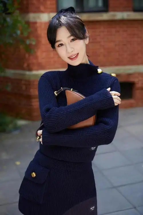 杨紫初秋美紫针织套装穿出温柔知性又大方自信的迷人魅力