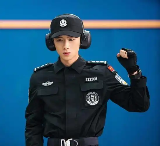 原创白敬亭希望不要被叫孙子,61岁倪大红演他爷爷,两人居然还有吻戏