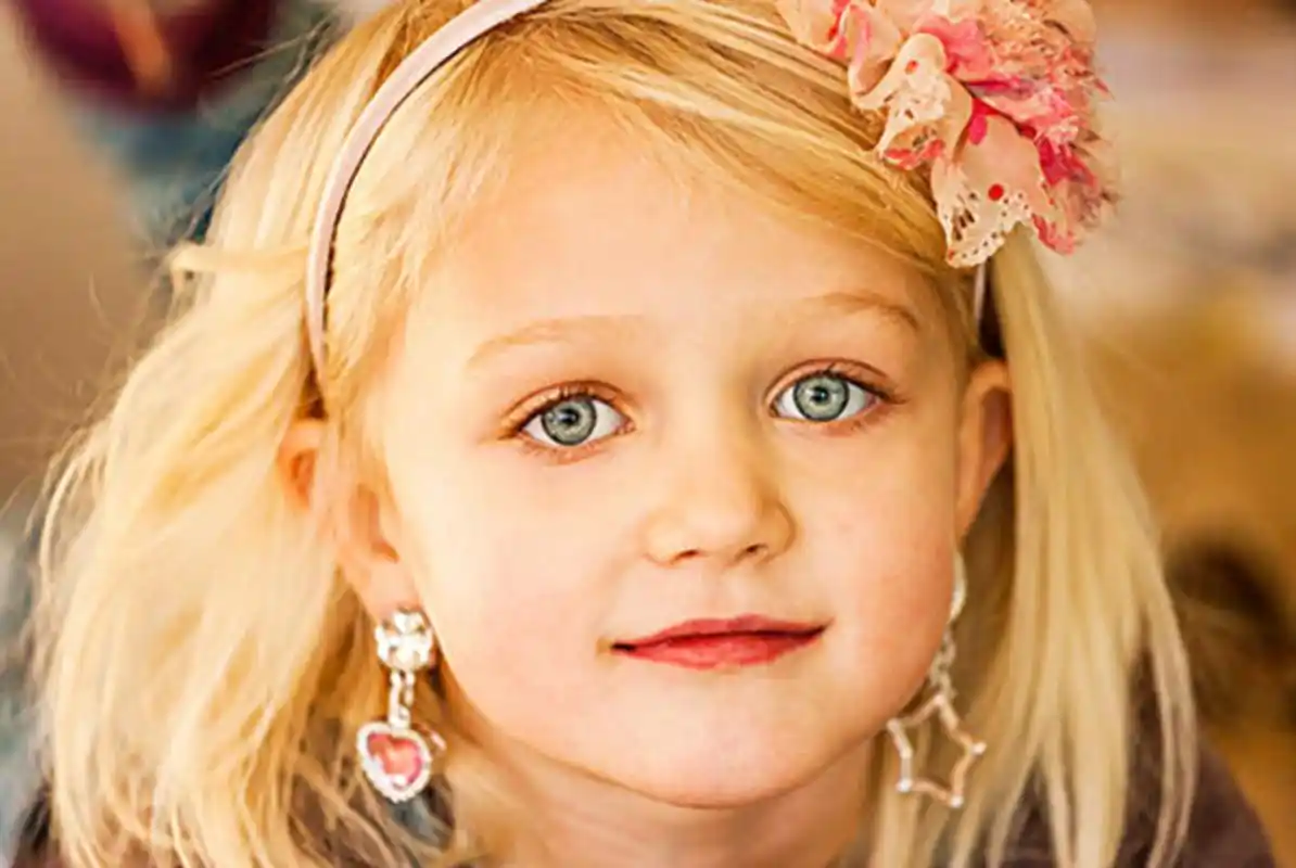 宝妈快看,有你家娃吗?_瞳孔