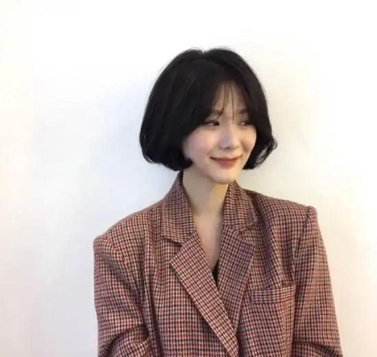 短发的妹纸get这款八字刘海尤其合适,元气满满少女感十足.