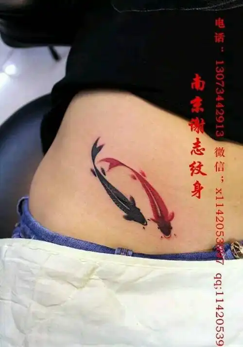 小鱼纹身图片_腹部清新原创成品纹身图案