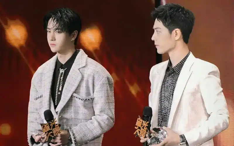 【博君一肖】2020 星光大赏王一博肖战cut_哔哩哔哩 (゜-゜)つロ 干杯