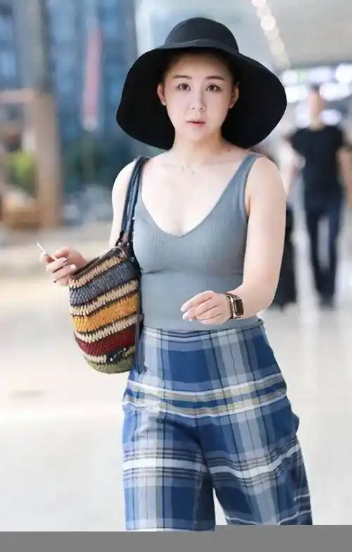 李小萌身材原来这么好!