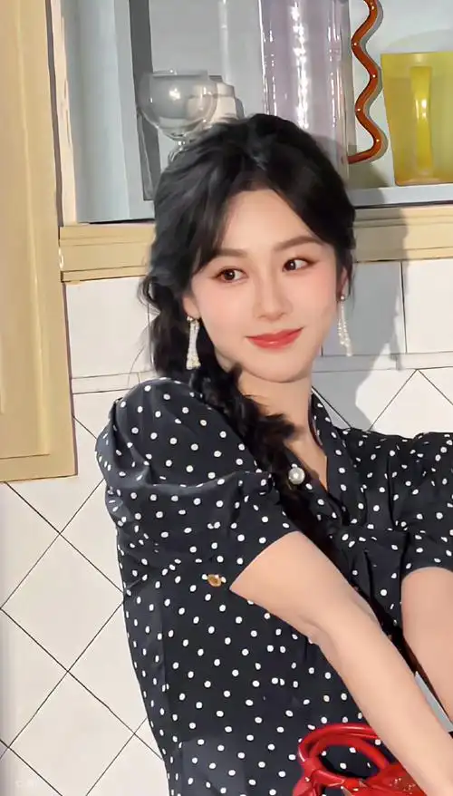 杨紫美拉德烟熏妆#近期各种风格营业的杨紫,她超美我超爱#杨紫小夭