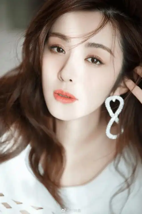 竟被张翰袭胸._王晓晨_袁梦_毛晓彤