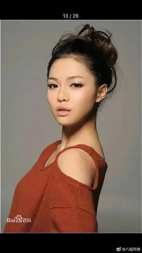 钟楚曦早期照被曝光,每一张都感觉不一样,网友:看耳朵才认出来