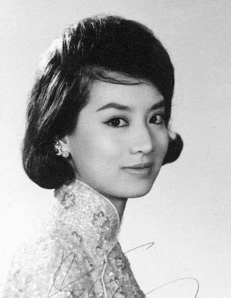 香港著名影星,"一代玉女"尤敏1936年8月19日生于香港,曾在澳门圣心