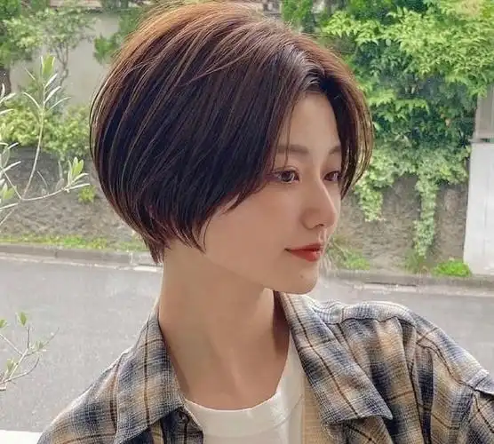 适合40岁左右女性的短发(四十岁女人洋气的发型)图3