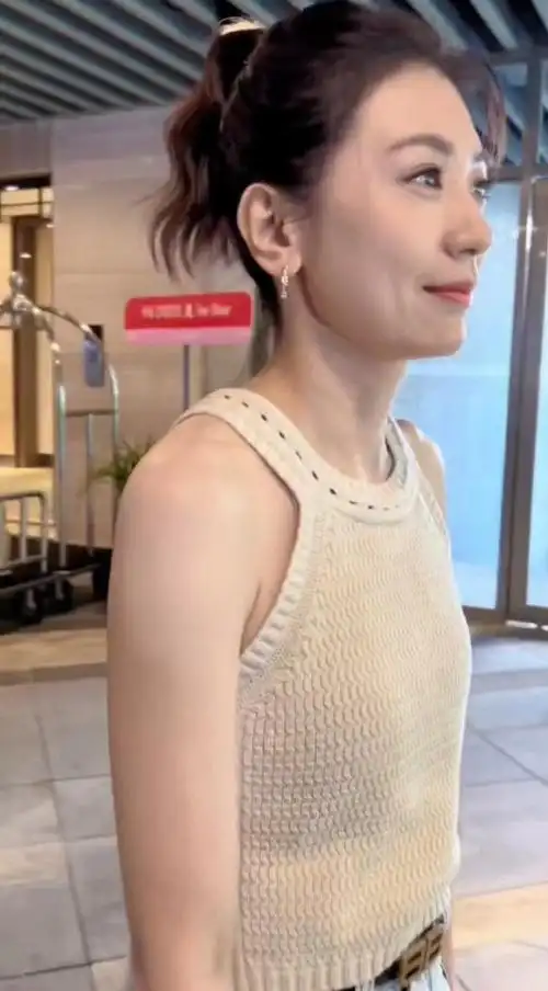 浪姐贾静雯同款米白色吊带背心夏季辣妹纯欲风短款紧身显瘦上衣女