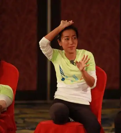 图跑男第二季吉克隽逸大显身手变身猫女上演撕名牌环节