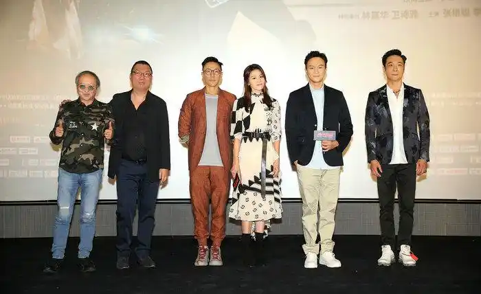 在首映礼上,主演吴镇宇,张智霖,周秀娜和刘浩龙一齐走上红毯,与现场
