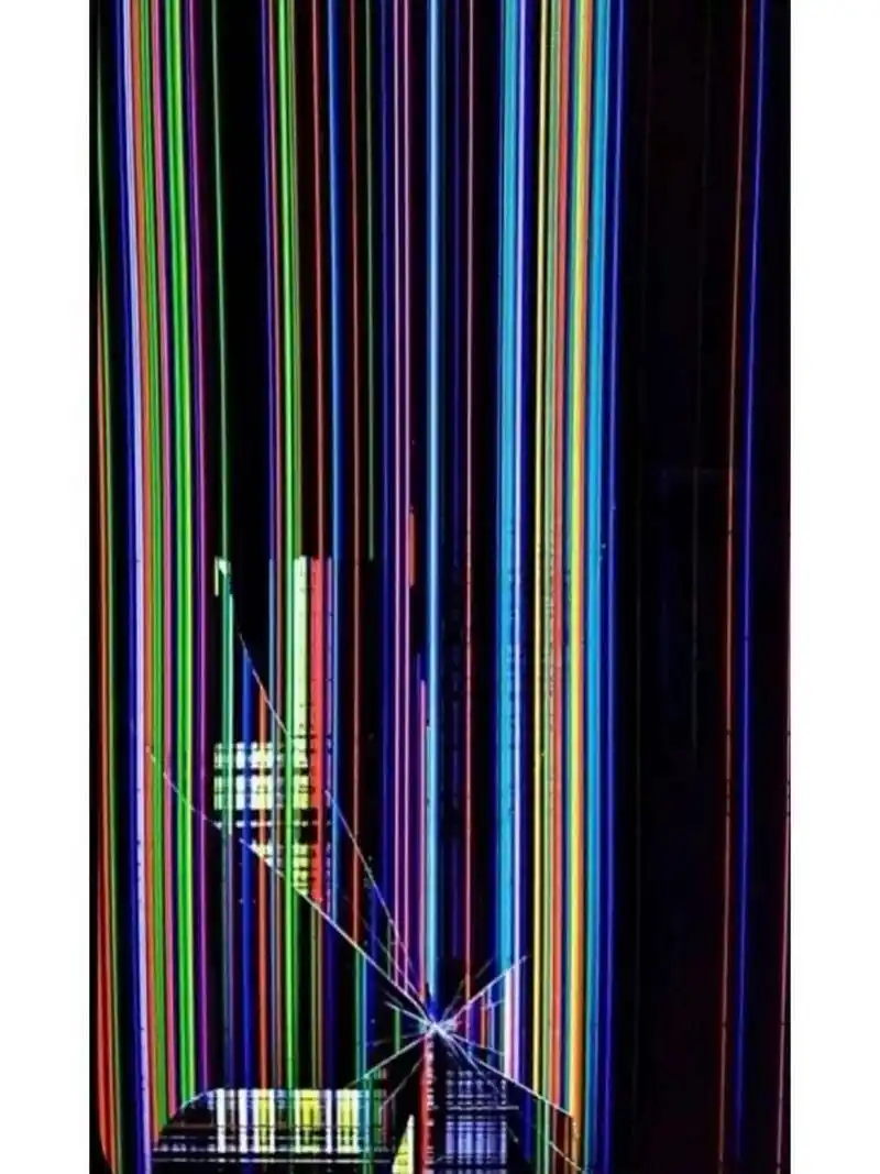 手机屏幕碎了的图片 手机屏幕碎了的图片!