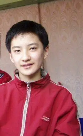 网友医院偶遇《快乐星球》中的乐乐,一脸书生气质的他要当爸爸了_李瑞