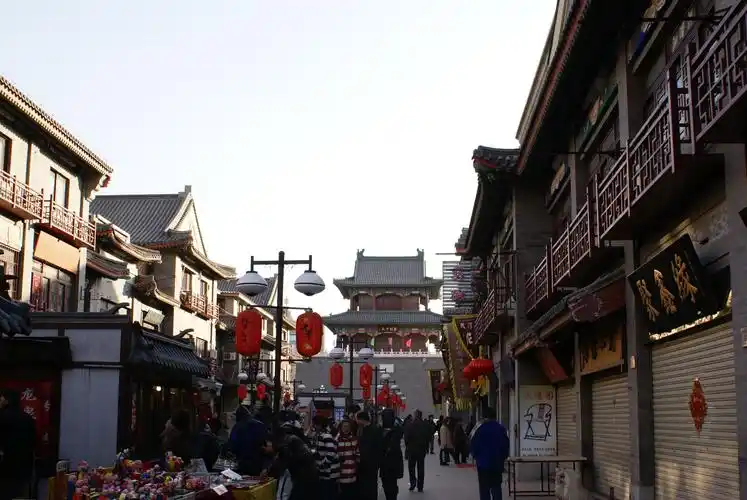 原本我们的第一个目的地应该是古文化街的,结果走走着却走到了鼓楼