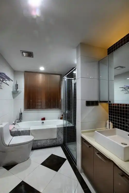 上海天泽苑130平欧式风格三室二厅二卫一厨卫生间装修效果图