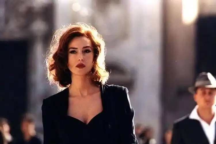 《西西里的美丽传说》通过社会偏见,反思自身的态度和价值观_马莲