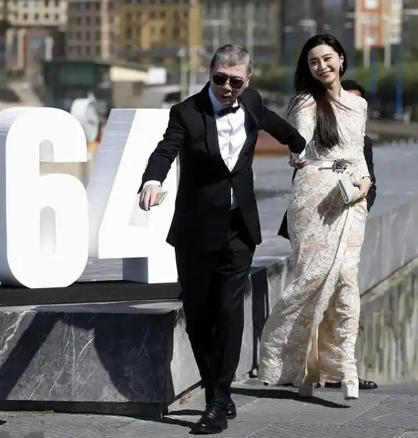 范冰冰和冯小刚珍贵的几张合照,这关系好到我们都羡慕不来!