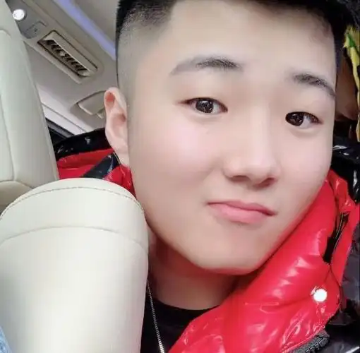 快手男神白小白扎实唱功堪比职业歌手臭起美来丝毫不低调