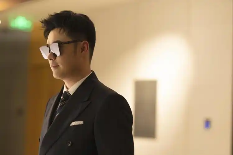 陈赫新剧《假日暖洋洋2》近日开播 孔令麒为救公司初入东北 – 影视