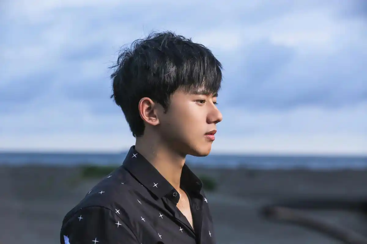 谢娜已经失宠了,张杰才升级为爸爸一个月,就成为了"女儿奴"