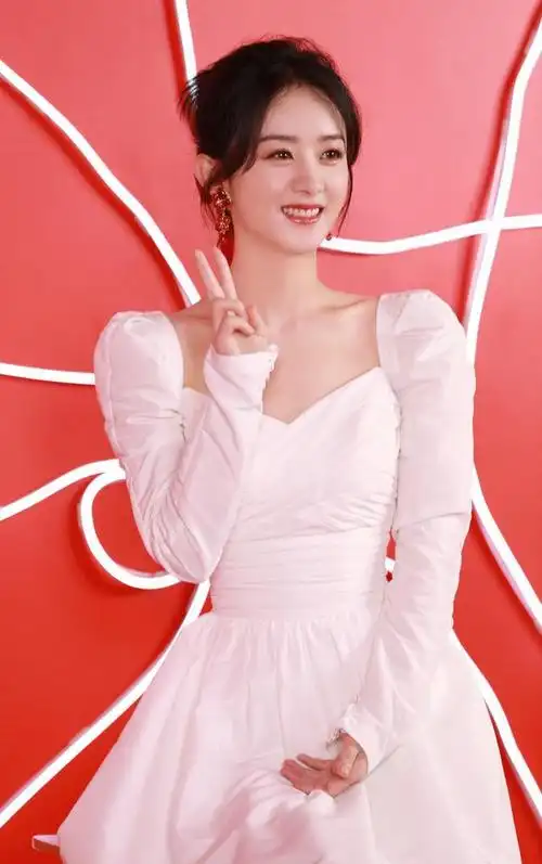 赵丽颖的笑容好甜现在越来越时尚了成熟魅力简直让人惊艳