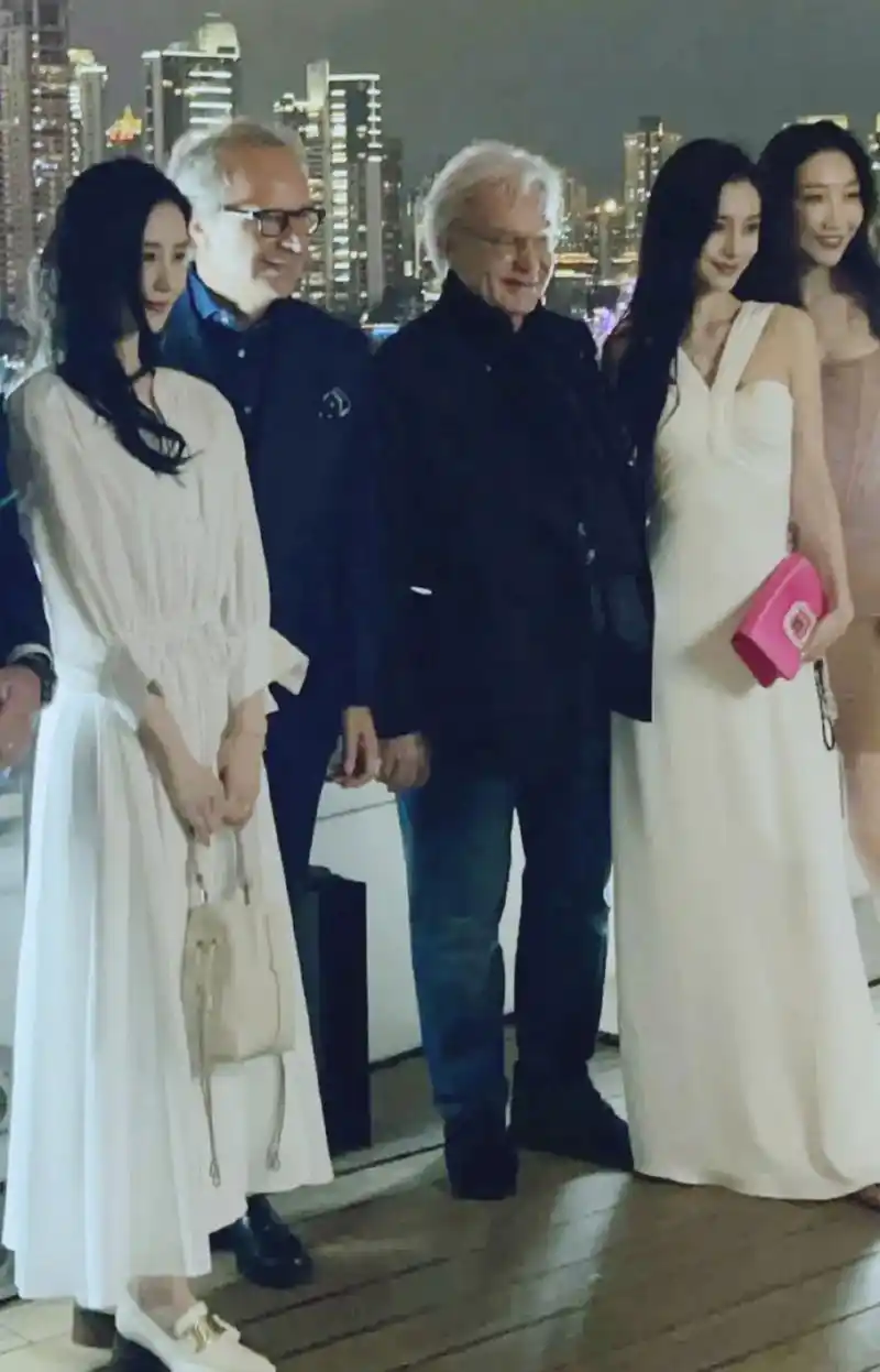 刘诗诗和刘亦菲同框,两位姐姐也太美了,美女姐姐爱了爱了