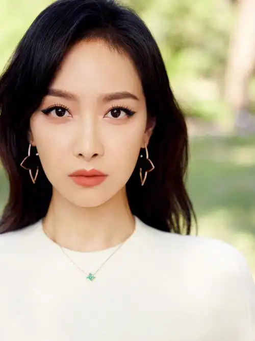 闲暇时光,与宋茜共赏外景惬意写真大片