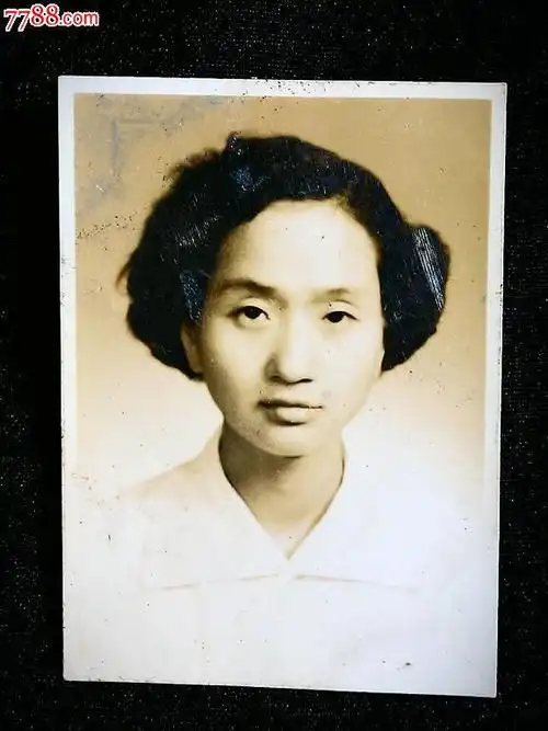 五十年代老照片烫发时尚小美女尺寸58x35公分