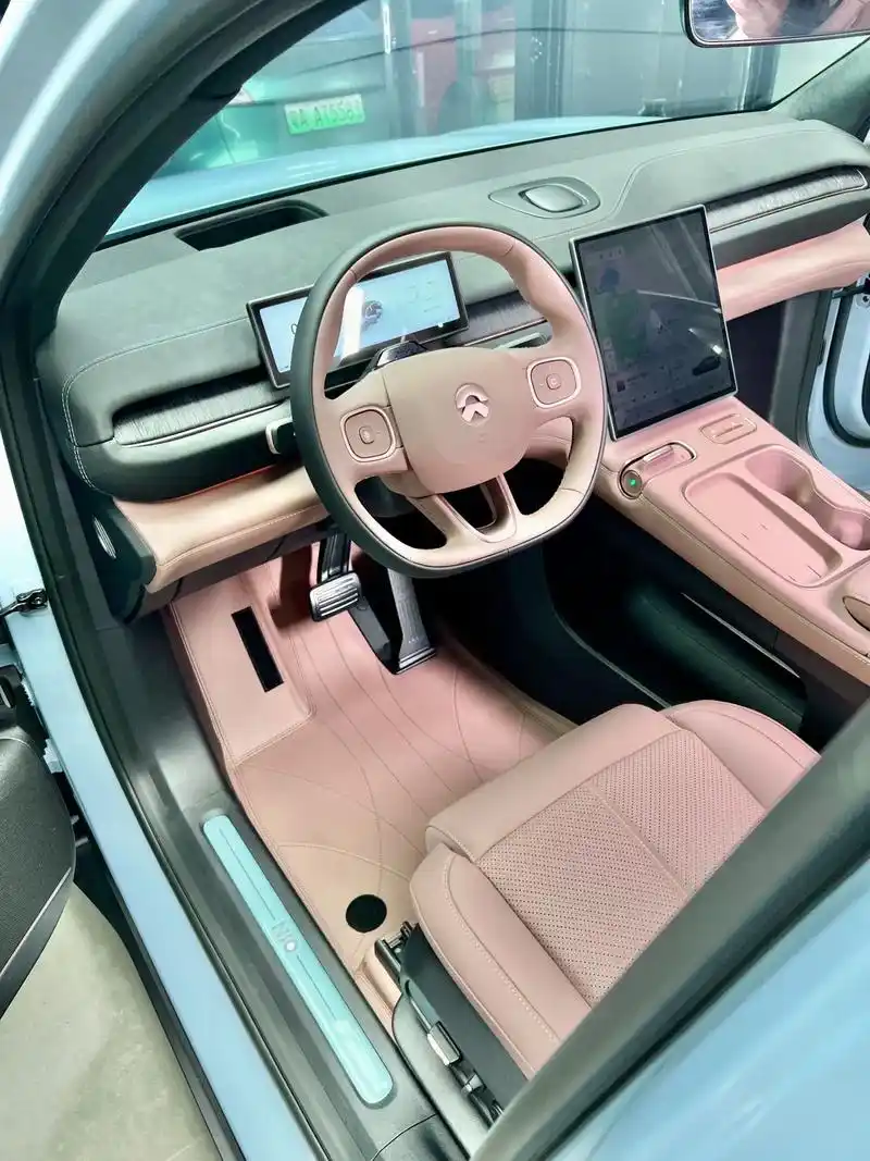 蔚来ec606心心念念的丹霞红内饰.