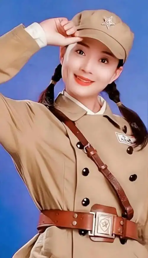 殷桃的军装照个个调皮可爱英姿飒爽