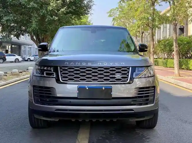 厦门2021年4月路虎揽胜2021款30l6传世加长经典版灰色手自一体