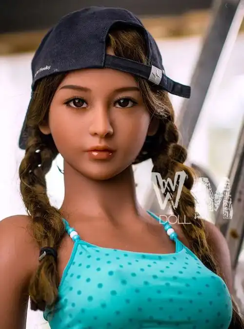 英国仿真娃娃公司揭秘疫情催生男同胞奇怪的定制要求变女妖怪