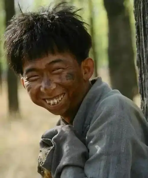 要钱没钱,要貌没貌!4位丑男明星,娶的老婆为何一个比一个漂亮