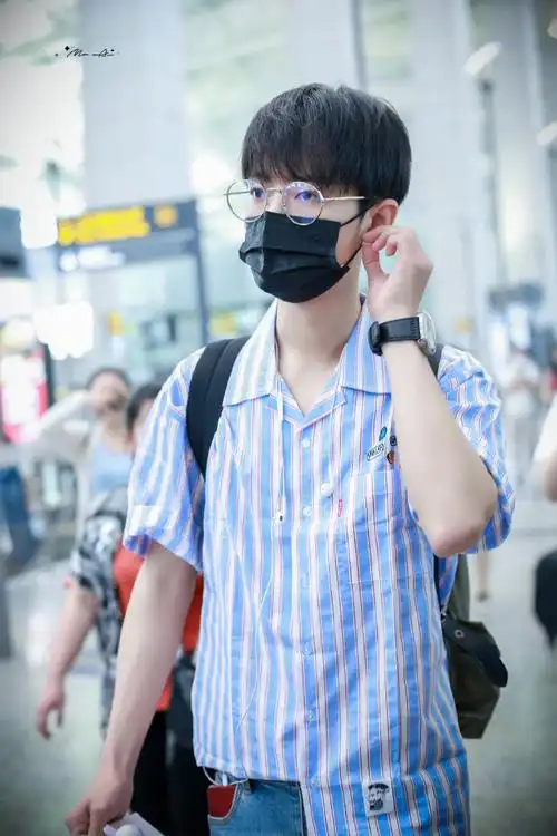 早安@x玖少年团肖战daytoy  属于夏天的蓝衬衫小赞#肖战