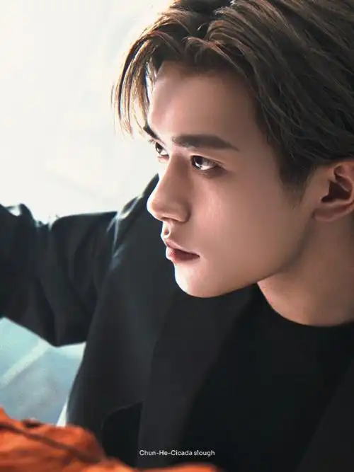 易烊千玺电影小小的我##易烊千玺闭眼侧颜