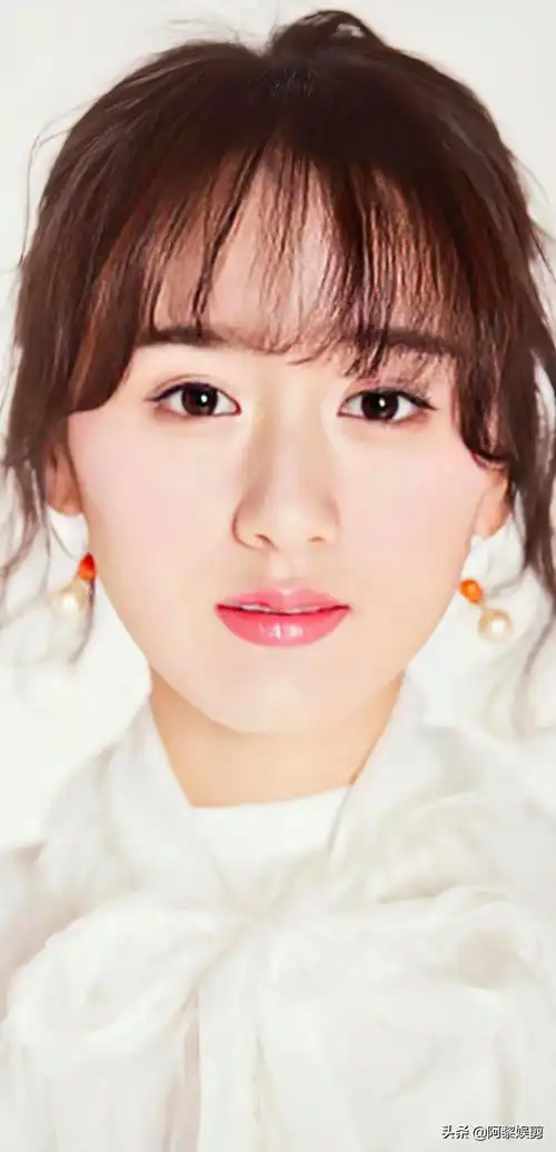 袁冰妍青春靓丽,甜美可爱