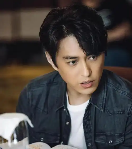 演员李佳:一婚嫁富商,二婚嫁靳东,40岁生二胎