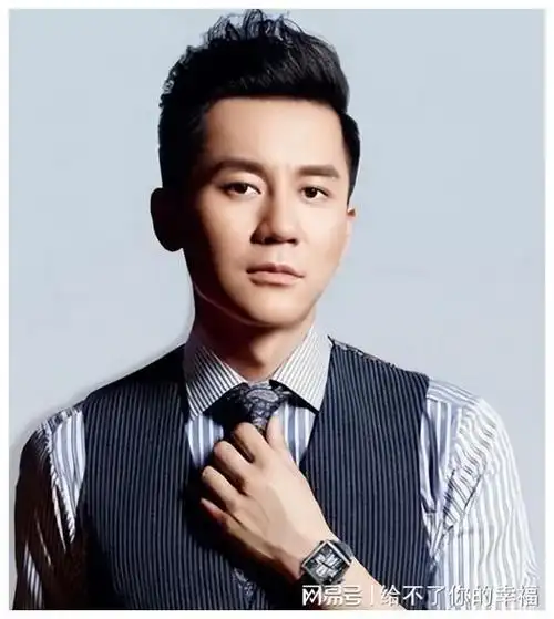 李晨开业送出百万香槟住北京9亿四合院六任女友貌美如花