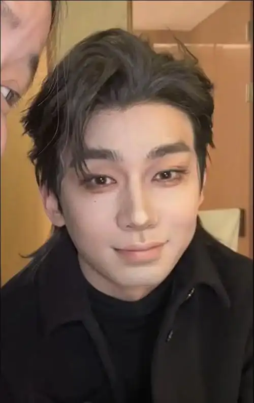 杨迪爆改撞脸王鹤棣让颜值明星慌了生动演绎了什么是面瘫脸