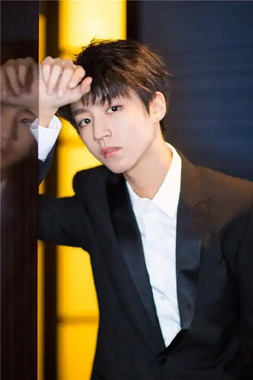 王俊凯1岁到现在的照片-图片大观-奇异网