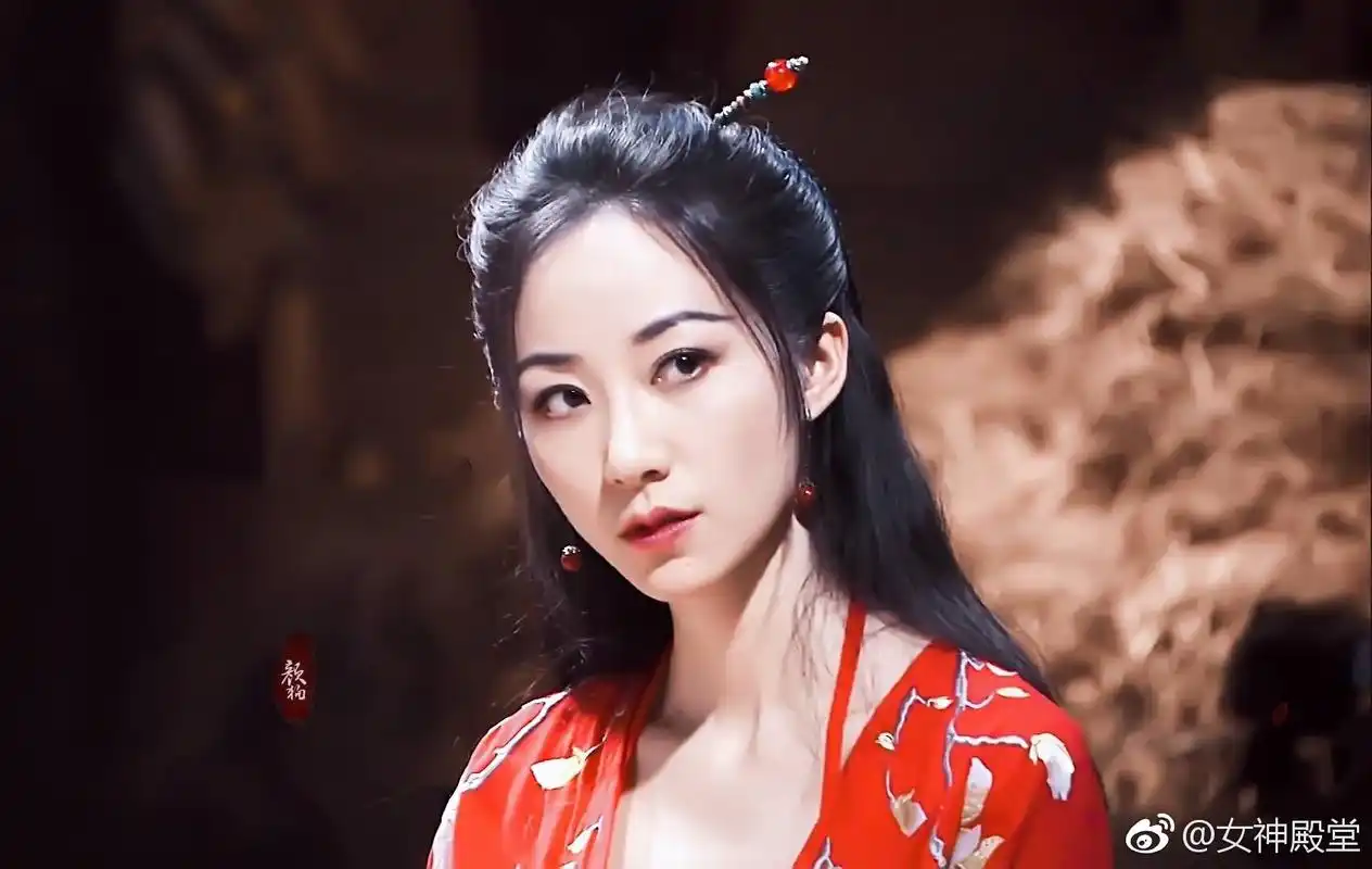 韩雪古装太美了,明眸皓齿,清新怡人,大家闺秀之美.