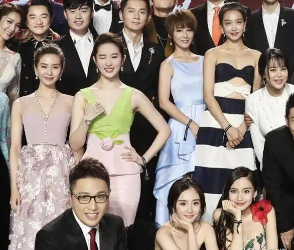 刘亦菲算不算顶级美人看看她和杨幂的合照你就有答案