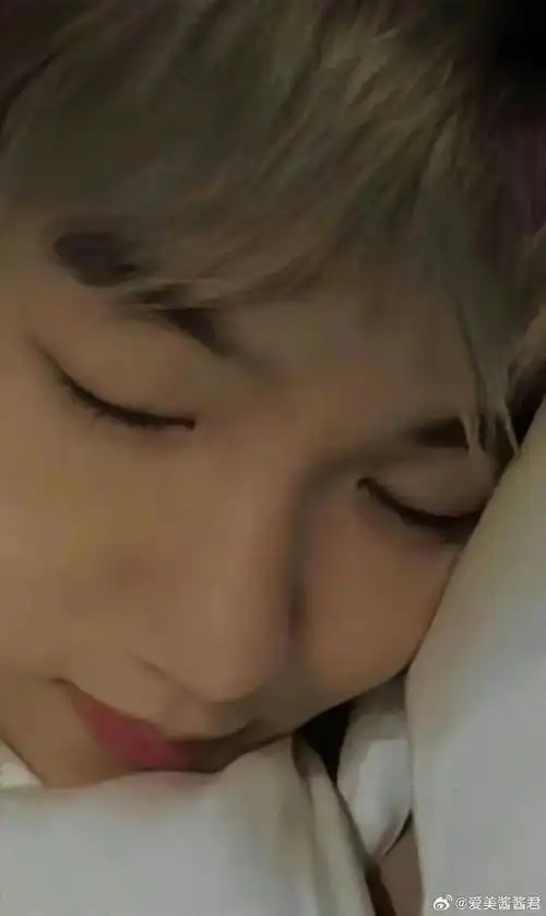 exo##边伯贤##边伯贤成立公司#  边伯贤女友视角比帅照更有杀伤