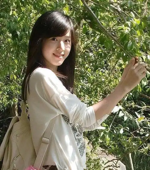 清华校花走红高考双料状元长相不输明星网友可以出道了