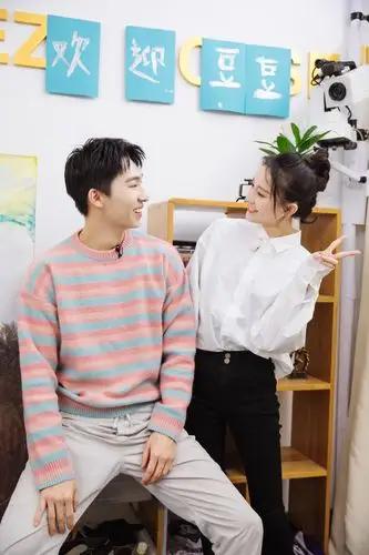 女儿3于家翊邀张豆豆到家做客约会甜蜜笑容灿烂