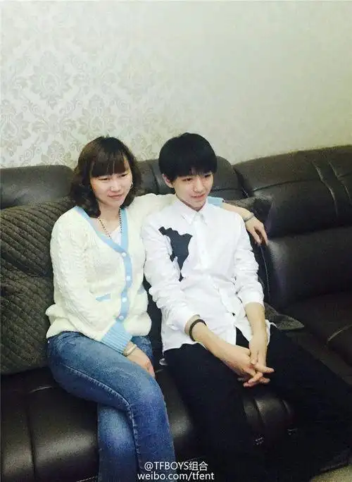 而易烊千玺的家庭背景会不会是也很显赫呢?