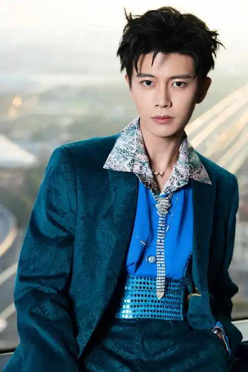 任嘉伦又在东方卫视跨年