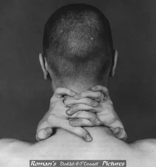 光头头像背影戴帽子_第4页