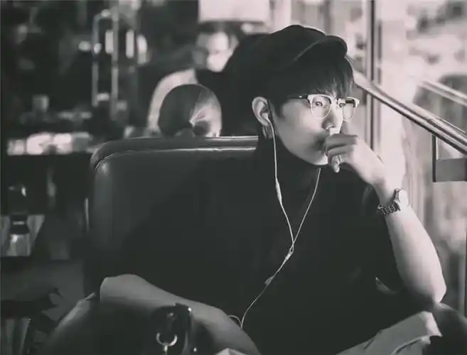 肖战被私生饭摸手 粉丝要注意自己的分寸